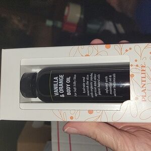 Plantlife Vanilla & Orange Body Oil - Black 120ml NIB